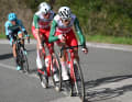 A environ 75 kilomètres de l'arrivée, deux coureurs de Polti ont rejoint le soliste en tête : Davide Bais et Alessandro Tonelli.