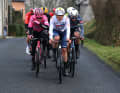 However, at least it remained dry at first. The eight-man breakaway group around Thomas Gachignard (TotalEnergies) rode in reasonable conditions for a long time.