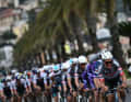 Pendant une grande partie de la course, un seul coureur était responsable de la poursuite : Alpecin - Deceunincks Silvan Dillier (devant)