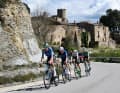 Le groupe a franchi les deux premiers cols avant le peloton, et Wenzel a récolté le plus de points à chaque fois.