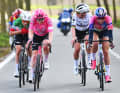 Im Peloton versuchten es immer wieder Fahrerinnen, sich abzusetzen. So auch Lotte Kopecky oder Elisa Longo Borghini
