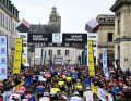 Le départ a été donné à Compiègne. Le ciel était nuageux, mais il n'y a pas eu de pluie sur Paris-Roubaix 2025.