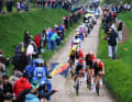 Suite à de nombreuses chutes et défaillances, de nombreux coureurs sont sortis du peloton. C'est le cas de Filippo Ganna qui, avec son équipe INEOS Grenadiers, a dû investir beaucoup d'énergie pour revenir dans le peloton.