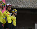 Apparemment, Wout van Aert savait dès le départ que ce serait une bonne journée pour lui. C'est en tout cas l'interprétation que l'on peut donner à son sourire malicieux.