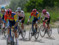 Suite à une chute de Primoz Roglic, trois grands groupes s'étaient formés.