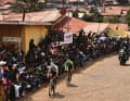 C'est là que Pogacar a relancé la course. Seuls Isaac del Toro et Juan Ayuso ont réussi à franchir le point culminant de la course, mais ce dernier a dû abandonner au Mur de Kigali peu après.