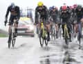 Nico Denz (left, Red Bull - BORA - hansgrohe) leads the front group in the rain.