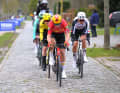 Die vier Verfolger Per Strand Hagen (Team Visma | Lease a Bike), Florian Vermeersch (UAE Team Emirates – XRG), Stan Dewulf (Decathlon – CMA CGM) und Jonas Abrahamsen (Uno-X Mobility) kamen bis auf zwei Sekunden an Mathieu van der Poel heran. | Getty Images/ Tim de Waele