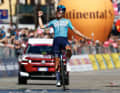Alberto Bettiol (XDS Astana Team) célèbre sa victoire dans la 13ème étape.
