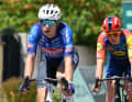 Jasper Philipsen (Alpecin-Premier Tech) und Mads Pedersen (Lidl-Trek) gehörten zur Gruppe.