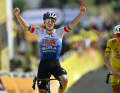 Remco Evenepoel (Red Bull - BORA – hansgrohe) célèbre sa victoire d'étape.