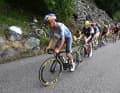 Thomas Pidcock (Pinarello-Q36.5) was active in the leading group, but was caught up again fairly early on.