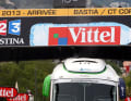 Situation d'enlisement : gros plan sur le bus coincé
