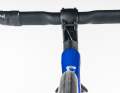 The robust handlebar/stem combination can be easily adjusted in height, ...