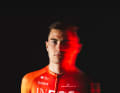 Le maillot est un mélange de couleurs des modèles précédents.