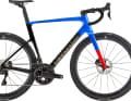 The HiMod 2 is also available in two colour variants. For the equipment with Ultegra Di2 and 1520 gram light Hollowgram wheels ...