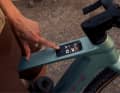 The support levels are controlled via an integrated display on the top tube.