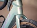 The fork and frame leave room for tyres up to 50 millimetres wide.