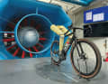 In order to get to the bottom of the aerodynamic effects of gravel bikes, exemplary models with different tyres were tested in the wind tunnel.