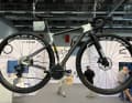Le Faction Bike Studio Atlas était l'un des rares vélos de gravel de 32 pouces présentés au salon Eurobike 2026.