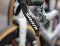 Le souci du détail : même les autocollants du sponsor SRAM sont en blanc