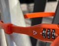 Thanks to the buckle, the mini lock can be folded up compactly