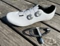 The bend of the pedal exactly follows the bend of the shoe sole