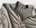 The stand-up collar closes well - depending on the neck circumference.