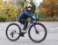 Mais même une petite testeuse de 123 centimètres s'est déjà bien débrouillée avec le vélo.
