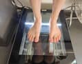 Tout commence par un scan des pieds