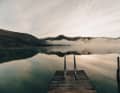 Ambiance matinale au ponton de baignade. Bientôt, il y aura plus d'animation ici, au bord du très populaire lac de Caldaro.