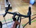 Gravel cockpit with handlebars angled outwards. KTM now fits hydraulic disc brakes even on the 900-euro Gravelator.