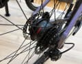 Heckantrieb: Der Bosch Hub Nabenmotor ist kein Sensibelchen, sein Verhalten etwas grob. Dafür ist er kräftig, günstig, sparsam und lässt - anders als Mittelmoren - den Kettenantrieb in Ruhe. Der wird vom Motor nicht belastet.