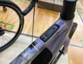 Auf dem Oberrohr weißt das Bosch-Display auf die Tatsache hin, dass es sich hier um ein E-Bike handelt.