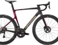 La version haut de gamme : le Lab71 SuperSix Evo avec Dura-Ace Di2, des roues Aero de 50 millimètres de haut de Hollowgram et un cockpit One-Piece de Momo Design coûte la coquette somme de 14999 euros.
