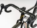 The clamped carbon handlebars were also convincing in the test lab and in practical use.
