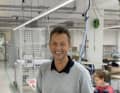 Otto Leodolter, Geschäftsführer von Löffler, hält den DNP Sport 2025 in Händen. Die Auszeichnung sieht er als Anerkennung für die hervorragende Arbeit seines gesamten Teams.