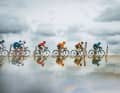 Les courses cyclistes au printemps : la saison des classiques est marquée par des conditions météorologiques difficiles. Lors de Liège-Bastogne-Liège (en photo), les coureurs professionnels ont pédalé dans le froid et l'humidité de la Wallonie. Lors du Tour des Flandres, trois semaines plus tôt, un vent froid avait également tourmenté le peloton et les supporters au bord des routes.