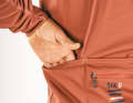 Agu Jacket Six6 Polartec III Herren : Chez Agu, les ouvertures des poches sont si grandes qu'elles peuvent être chargées et déchargées même avec des gants.