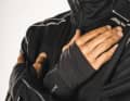 Veste softshell professionnelle Stadler Dynamics pour hommes : les guêtres sur les manches avec trou pour le pouce apportent une chaleur supplémentaire sous les gants et offrent la meilleure protection contre les courants d'air froids.