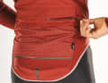 Decathlon Van Rysel Veste de vélo de course Hiver Hommes Racer Extreme : le dos du Van Rysel est allongé comme une bavette et protège efficacement les fesses des projections d'eau.