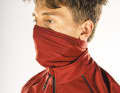 Veste de vélo de course hiver Van Rysel Racer Extreme pour hommes : la veste d'hiver de la gamme Decathlon intègre un buff boutonnable qui protège également le visage sensible du vent froid de la course.