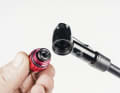 As with Lezyne, Rose uses a very robust metal head. The screwed insert contains the Presta rubber on one side and the Schrader rubber on the other. Unfortunately, Rose does not offer spare parts, but the sealing rings have standardised dimensions