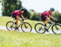 Shimano GRX vs. SRAM Apex - Les groupes de vitesses testés par TOUR