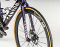 Les roues DT Swiss Aero pèsent certes un peu sur la balance, mais permettent au vélo d'obtenir des résultats relativement bons lors des tests en soufflerie.