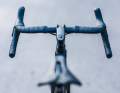 Robust add-on parts such as the aluminium handlebars from Ritchey underline the durable character.