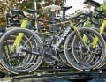 Notfalls könnte der zweimalige Tour-Champion auf das leichtere R5 wechseln. Die Mechaniker haben es auf dem Begleitfahrzeug platziert