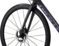 Les roues Cadex à rayons en carbone sont réservées à la variante SL et réduisent le poids total à 6,5 kilogrammes.