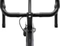The round, clamped handlebars and the free-running brake lines are striking: Unmodern, but easy to service