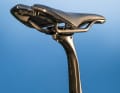 Une nouvelle tige de selle en carbone est censée être dix pour cent plus souple que l'ancien modèle.